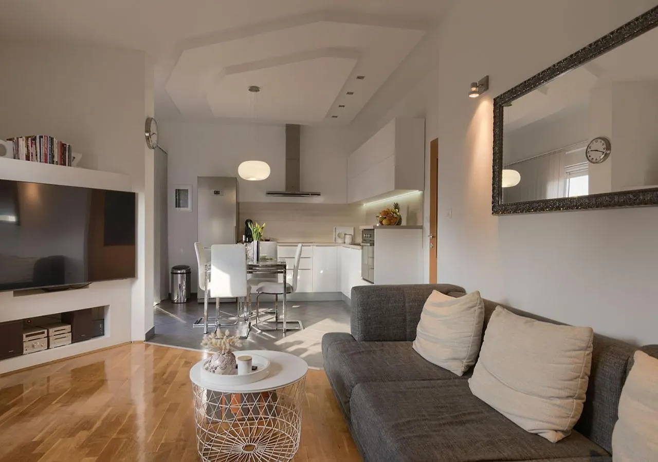 Apartment Leki - Newly Renovated, Modern City Spot Pula