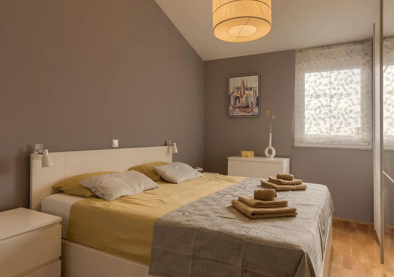 Apartment Leki - Newly Renovated, Modern City Spot Pula