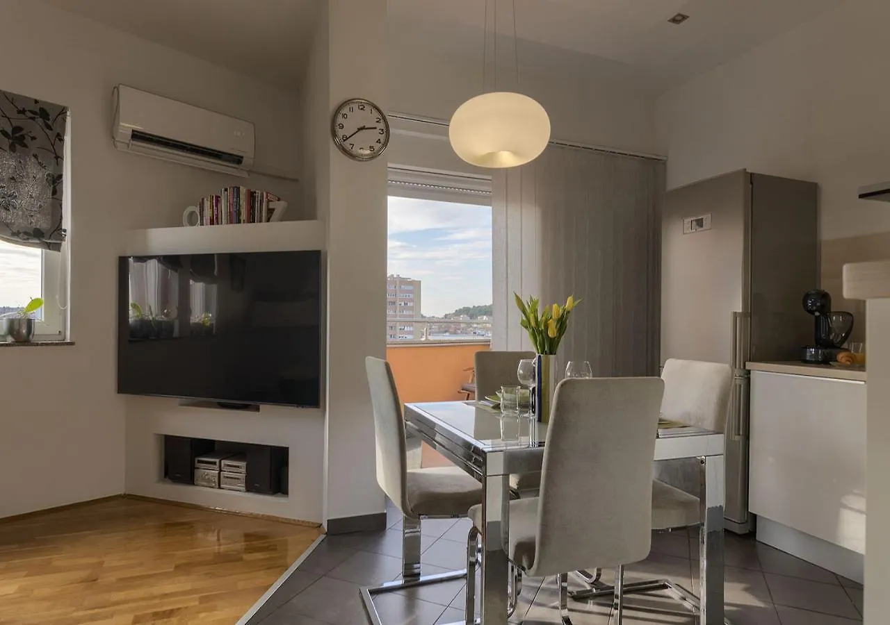 Apartment Leki - Newly Renovated, Modern City Spot بولا 0*,