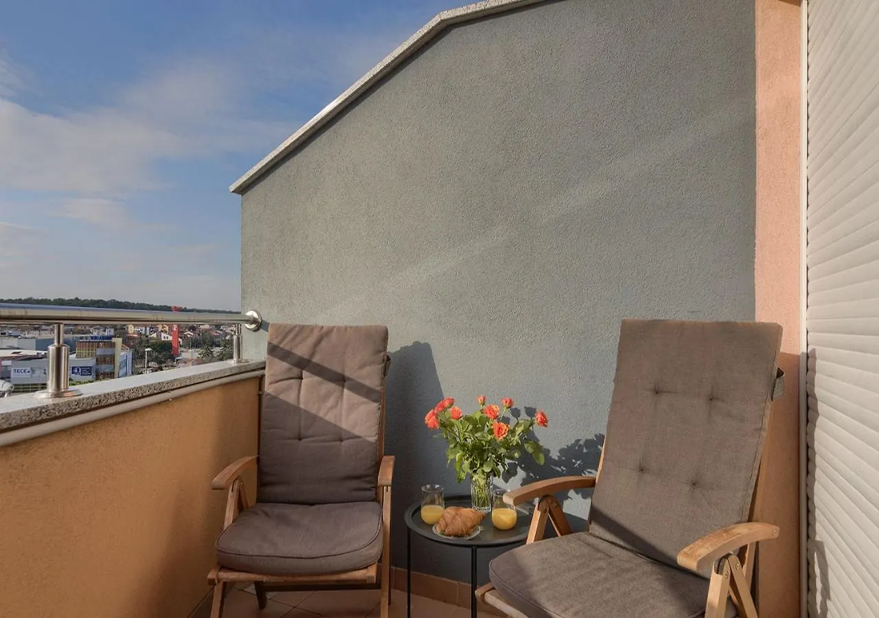 Apartment Leki - Newly Renovated, Modern City Spot بولا