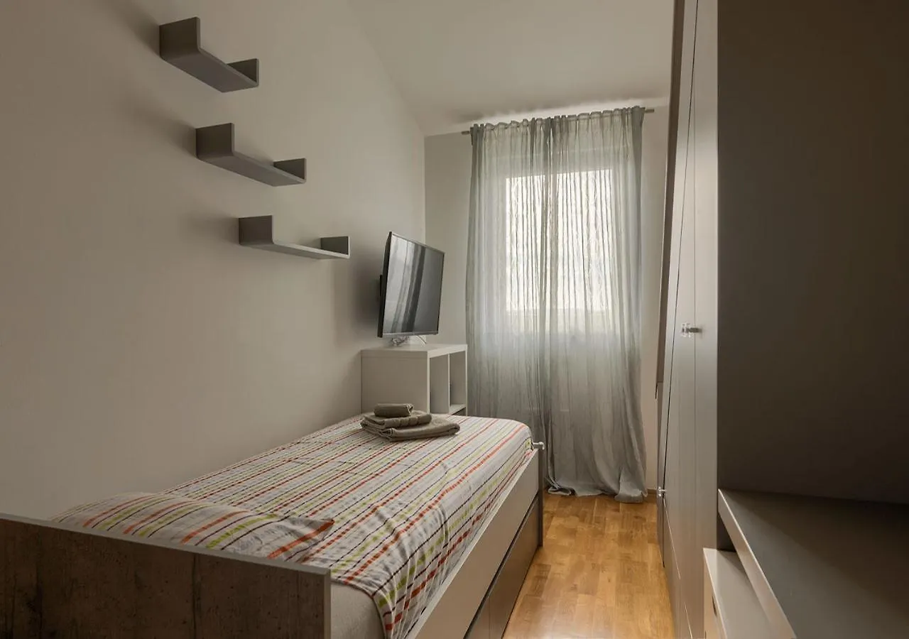 Apartment Leki - Newly Renovated, Modern City Spot بولا