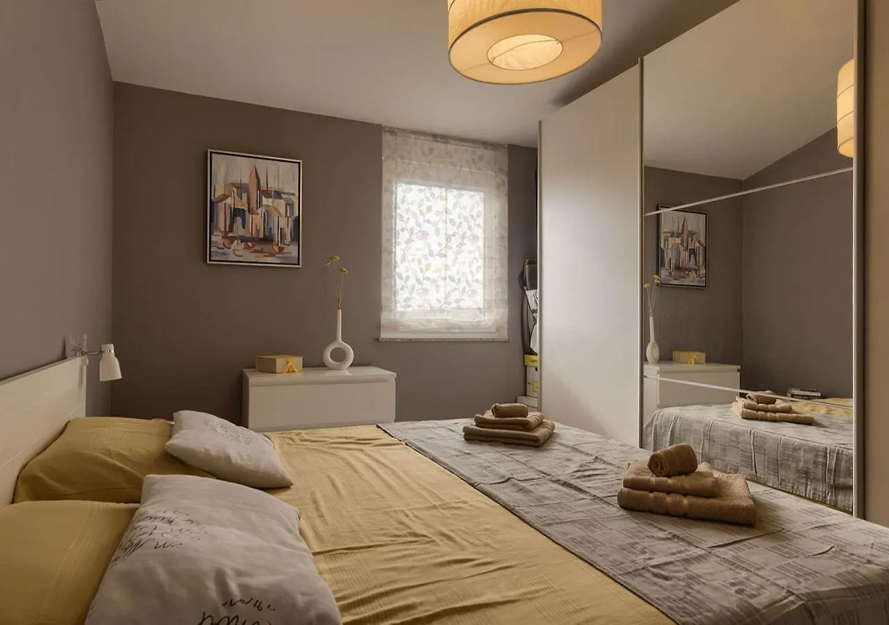 Apartment Leki - Newly Renovated, Modern City Spot Pula 0*,  Croatia