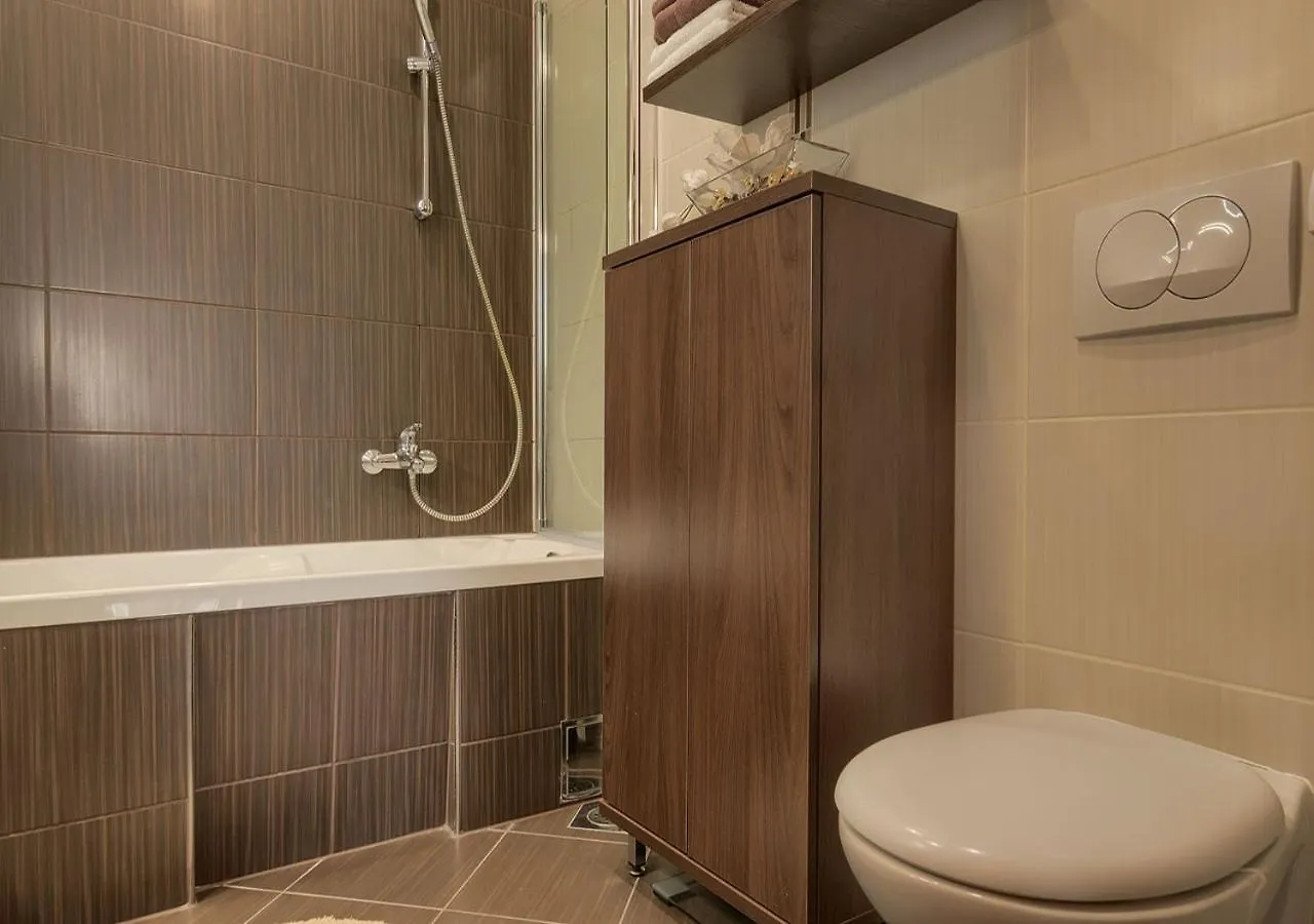 Apartment Leki - Newly Renovated, Modern City Spot بولا