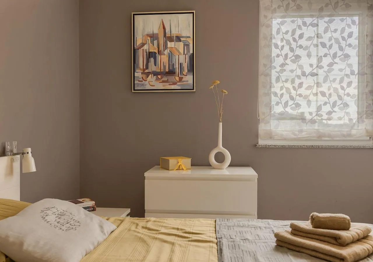 Apartment Leki - Newly Renovated, Modern City Spot بولا