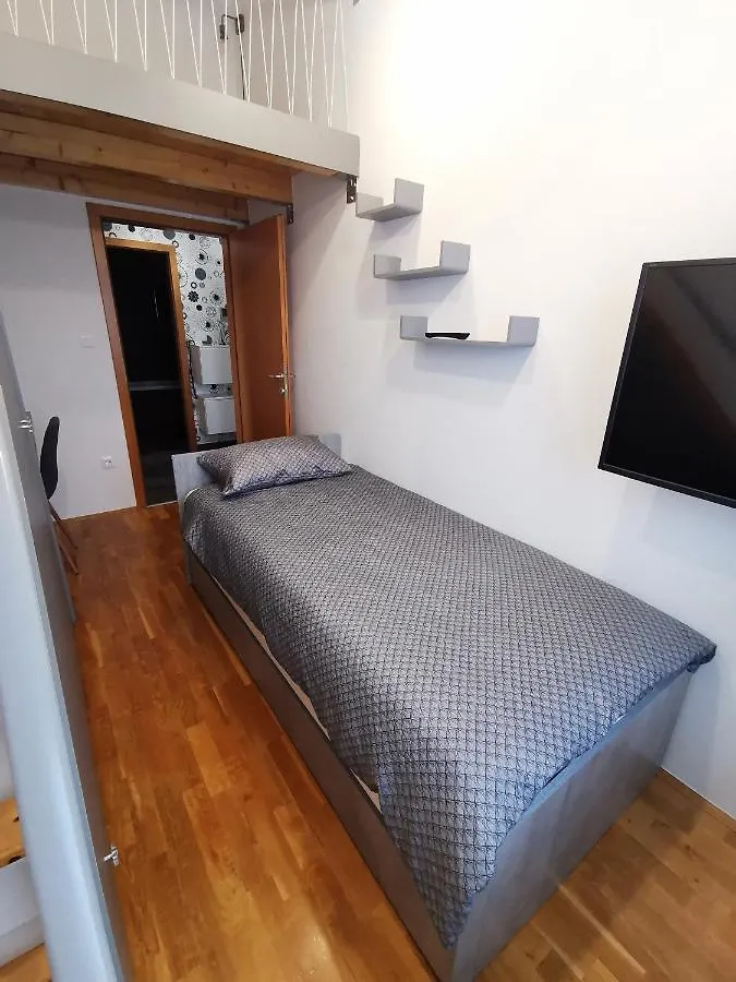 Apartment Leki - Newly Renovated, Modern City Spot بولا